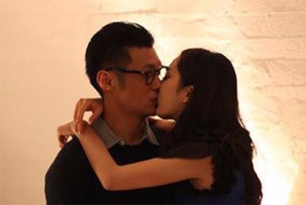 详解从初级到高级接吻技巧,嚼食之吻,咬住对方