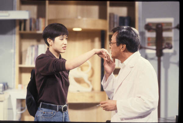 气质美女陈法蓉,发微博翻出老照片,很少人见过