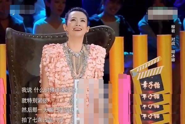 巩俐章子怡罕见同框秀友情，53岁巩俐很冻龄