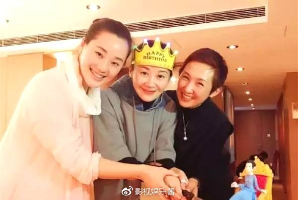 许晴堪称人生大赢家 家庭背景强大父母身份显赫为人低调