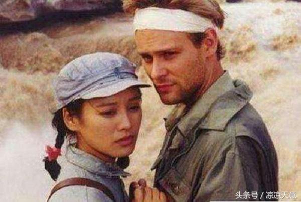 娶了外国媳妇的中国男人很得意 可嫁给老外的中国女人却混成这样