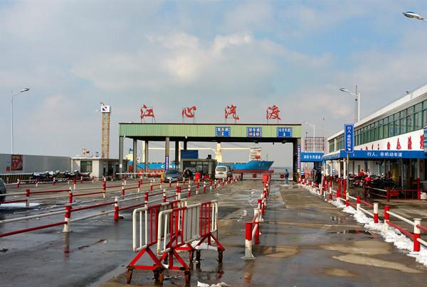 迅速启动应急预案 确保大雪天气渡运畅通