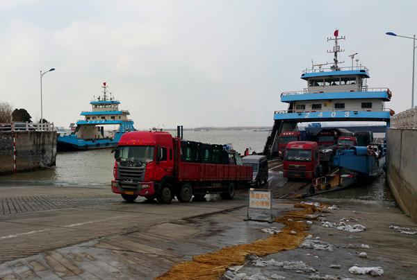 迅速启动应急预案 确保大雪天气渡运畅通