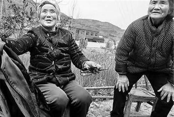 河南的飞地村庄被湖北包围却不愿归湖北,女子