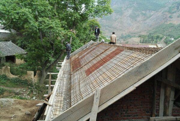 小伙20万自建别墅贷款6w一年2分利息 网友:屋