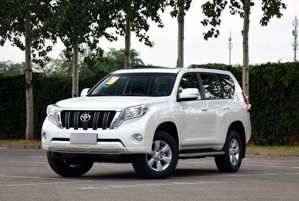 土豪388万买福特SUV，厂家赠送2台丰田霸道！网友感叹：有钱真好