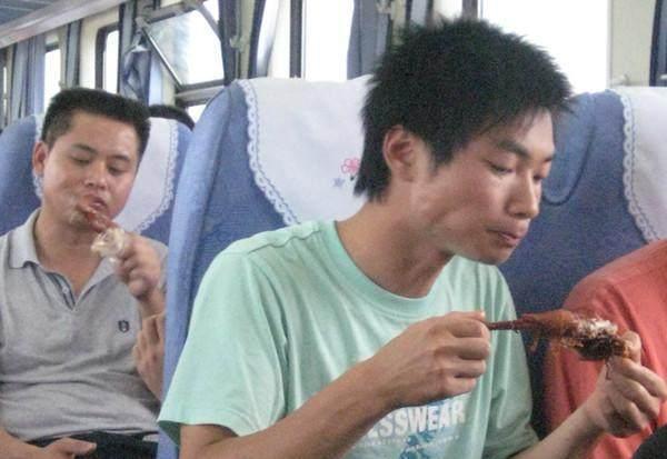 列车上的美食: 直击诱人的上饶鸡腿, 为啥本地人都不吃