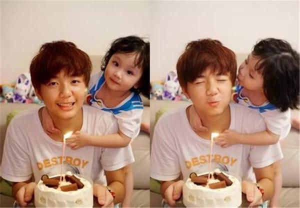 张丹峰洪欣女儿张晞彤超萌, 与哥哥张浩锋相差