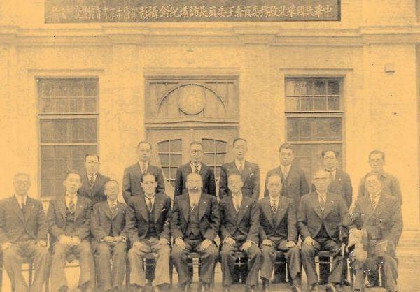 一个有文化的汉奸, 对日本天皇三跪九拜, 死后子