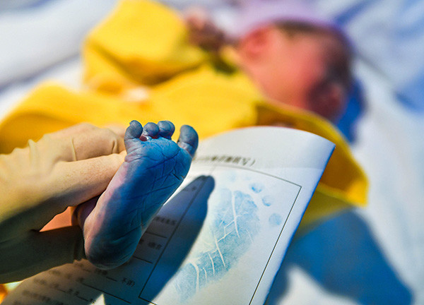 出生人口数据喜中有忧:二孩增加,但一孩出生数量下降较多