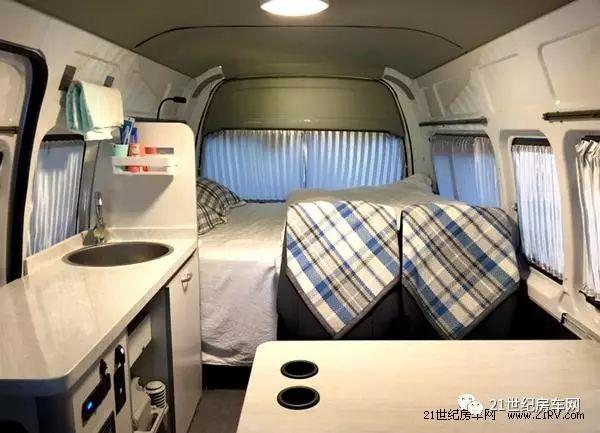 这个牛人花1万把面包车改装成房车,堪称改装典范