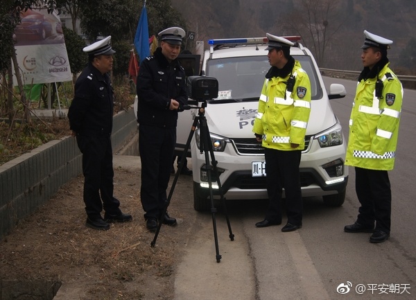 交警大队督导检查基层中队春运道路交通安全管