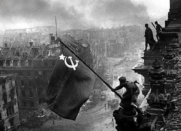 受害者到侵略者的转变:二战胜利时,占领柏林的苏军!