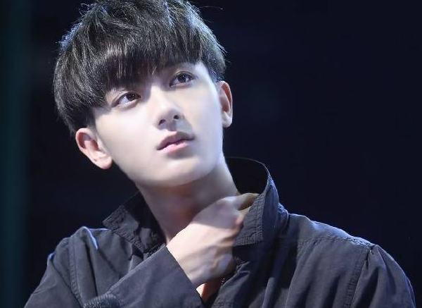 明星的原名曝光,李易峰原名李贺,黄子韬的最土