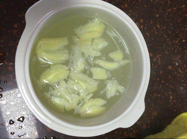 花盆里经常有小飞虫怎么办？一头大蒜轻松解决！你知道么？