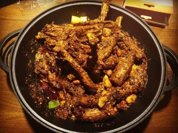 有着一股怪味但确是岳阳的地标,湖南特色美食君山怪味鸭