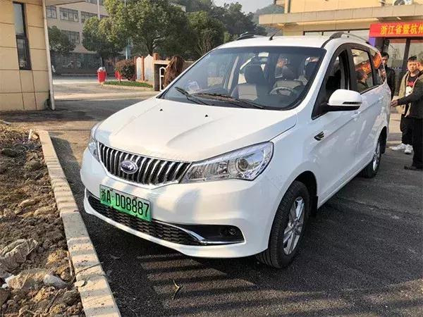 杭州第一块新能源汽车专用牌照产生 绿色 6位