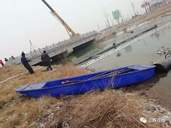 天寒地冻,破冰作业,在卫辉施工的江苏人也是拼