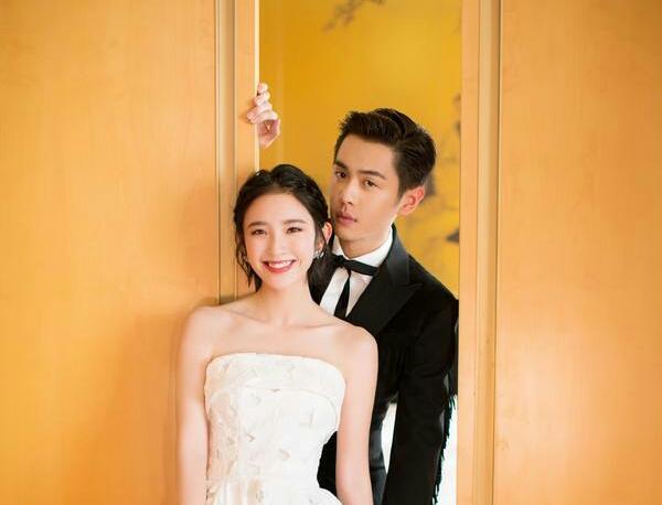 唐艺昕生日与张若昀不同框,但最朴素的蛋糕却