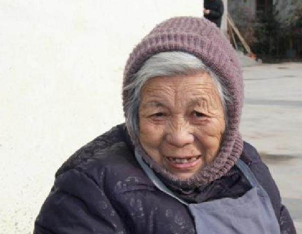 我嫌弃婆婆邋里邋遢,一周洗一次澡,婆婆的一席话让我