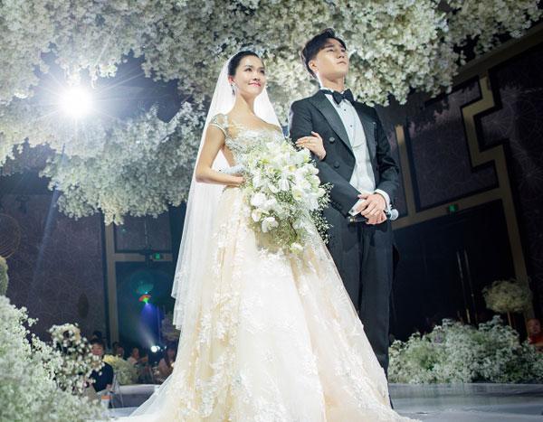 女演员王洋结婚了老公是谁，与老公结婚多年生活恩爱幸福