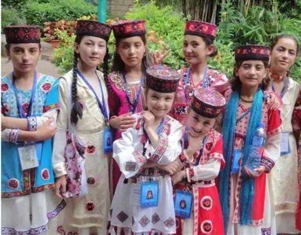 这里是中国的白种人,女孩子超美,可惜不与外族通婚!