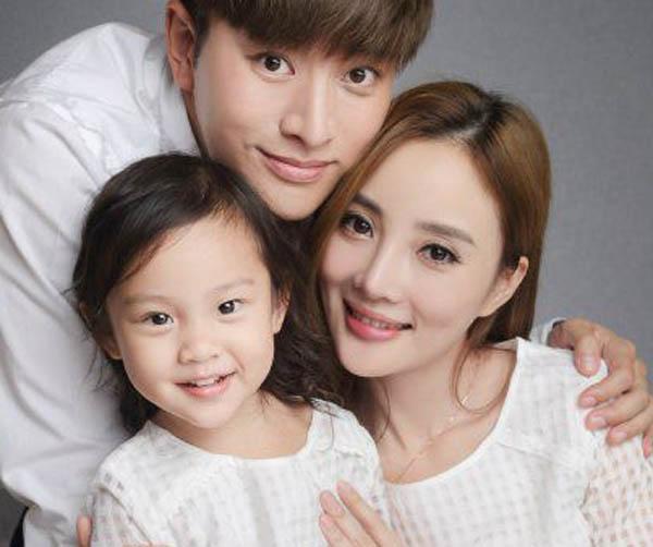 和好了? 夜宿风波后, 贾乃亮李小璐首合体心情愉悦状态佳