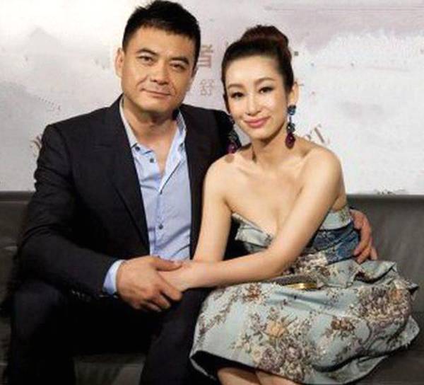 她是春晚常客,最红时下嫁穷小子,捧红丈夫却遭弃
