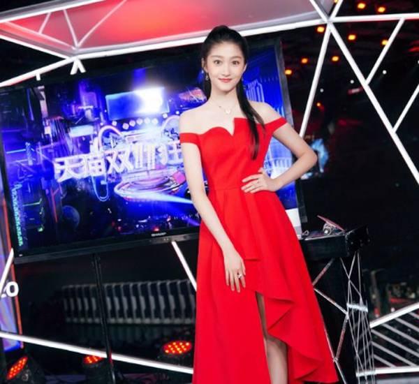 鹿晗、关晓彤2018年春晚同台, 单身狗们很绝望