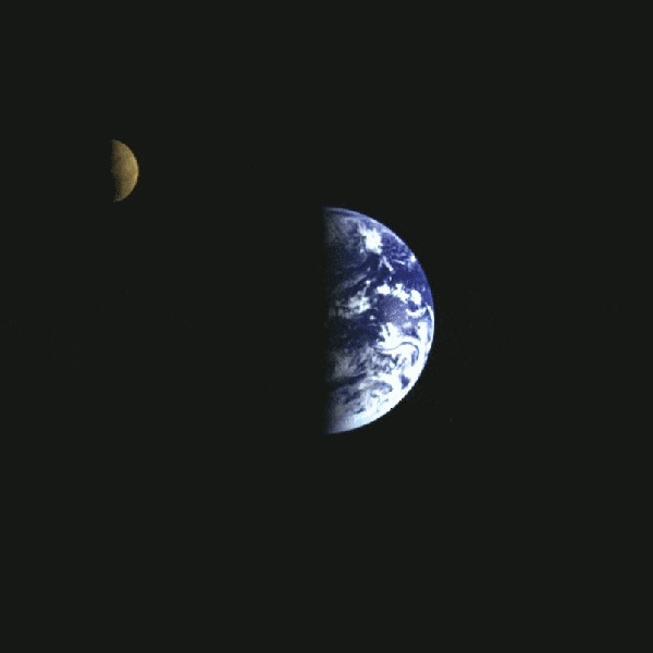 宇宙中望地球 真实的照片