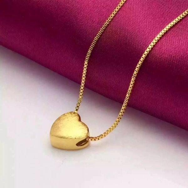 我过生日,丈夫送我金项链,看到一张小票后,我把