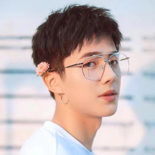 明星戴眼镜打分,易烊千玺86分、黄子韬95分,有没有你的菜!