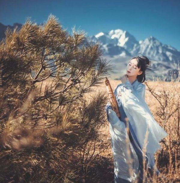 穿件汉服就算古风?不会摆pose照样没用!
