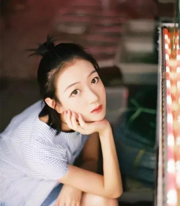 全国高校女神30强十月排行榜出炉，关晓彤颜值大众水平？！