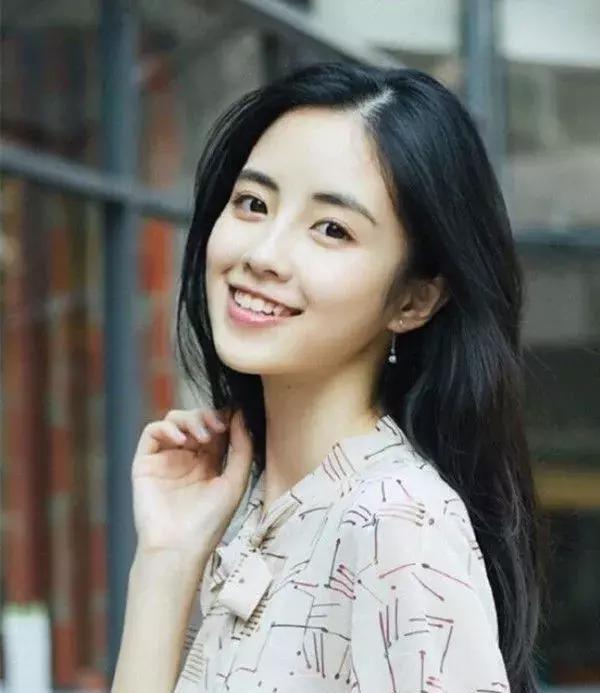 全国高校女神30强十月排行榜出炉，关晓彤颜值大众水平？！
