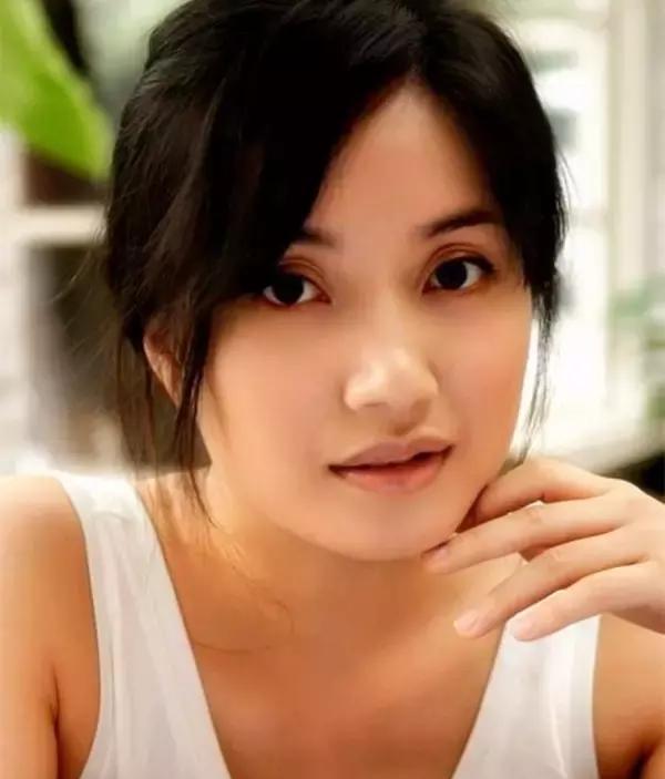 长得漂亮16走红,因演坏女人被骂,出道至今无绯闻,今不