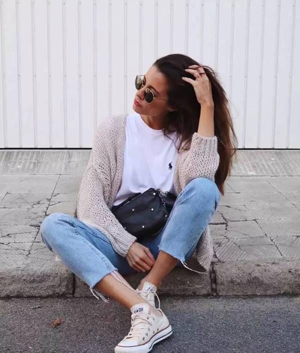 趁着周末我们来欣赏一下穿着帆布鞋的众多美女