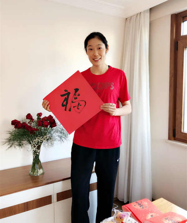 继只手遮挡日本旗后,朱婷这一爱国壮举更接地气,三万人举赞!