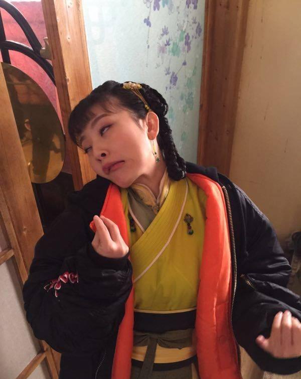 世宠妃:婢女镜心圈粉了!装病要左手六右手七你