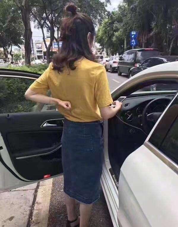 开奔驰大龄剩女追尾必嫁 女司机正面照曝光 网友留言太搞笑