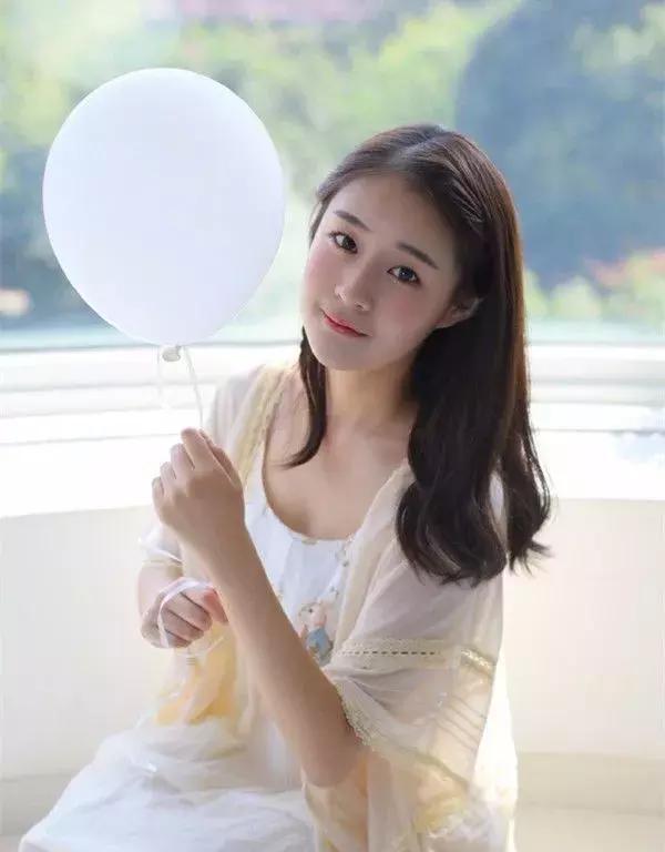 全国高校女神30强十月排行榜出炉，关晓彤颜值大众水平？！