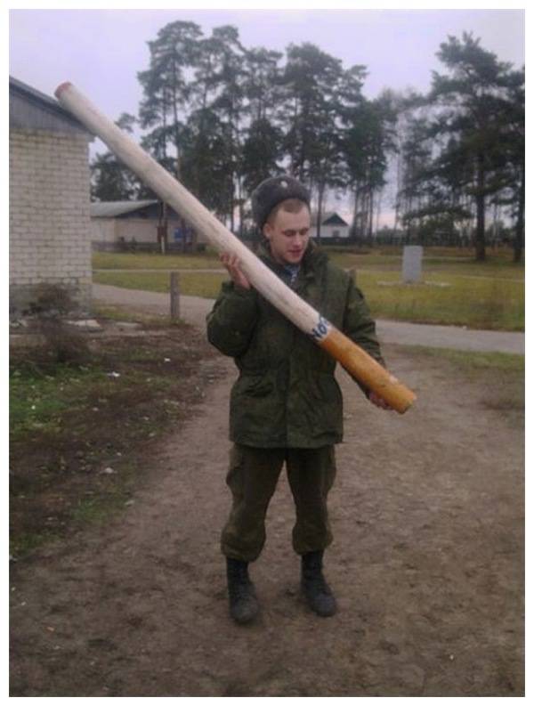 俄罗斯人惩罚士兵一招一式真叫人哭笑不得