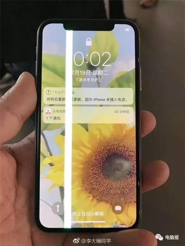 iPhone X掉水里屏幕出故障,苹果店员神回复!