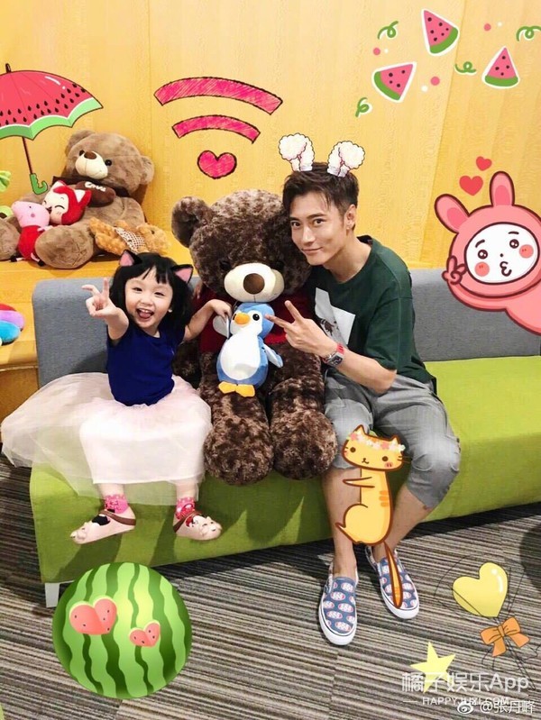 张丹峰的女儿彤彤也太可爱了吧，简直要犯规了！