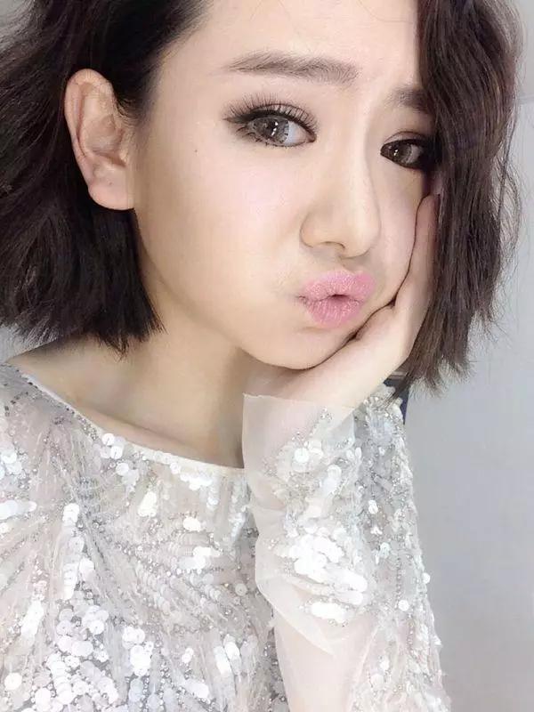 为什么明星都爱美瞳?李小璐戚薇不戴美瞳长这