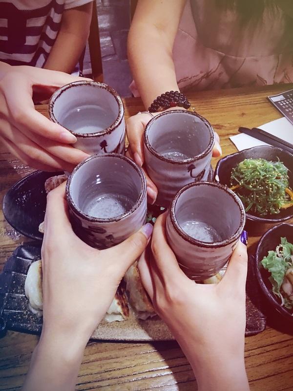 年节聚会难免小酌, 但想快速醒酒时, 「解酒液」真的有效吗?
