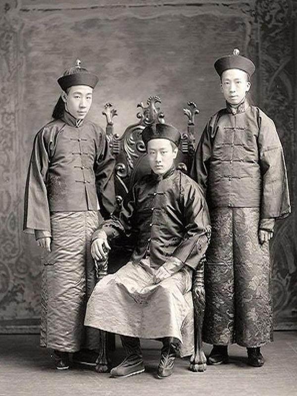他号称清朝最帅王爷,败家败出新花样,他死后儿子靠捡破烂为生!