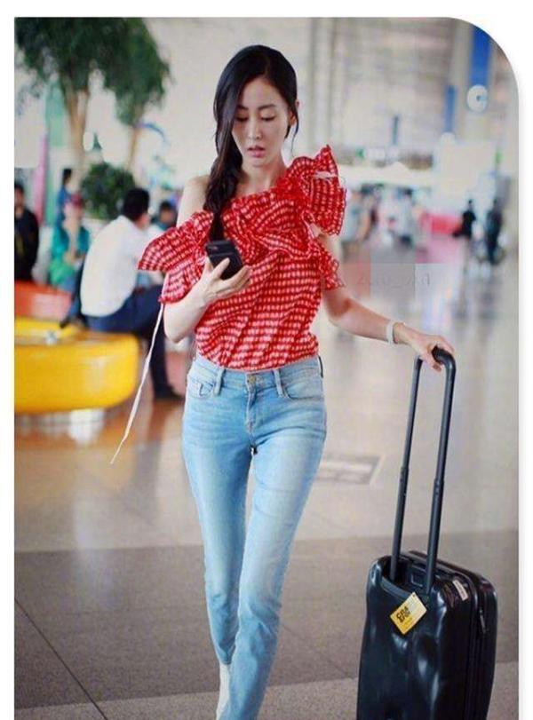 粉丝称穿牛仔裤最美的女星, 乳环事件令其形象