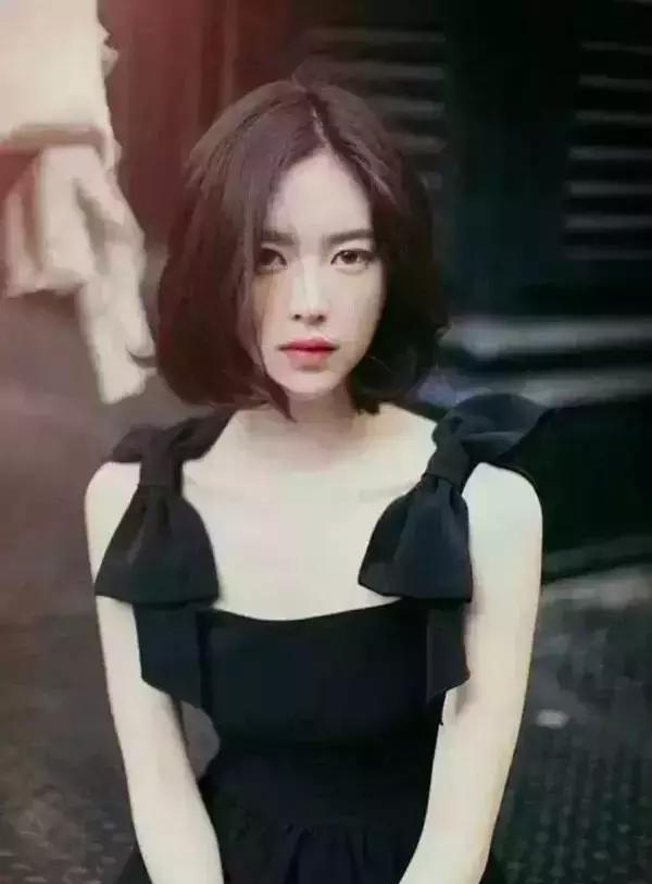 不论是长发,中长发还是短发,梨花头都是百搭