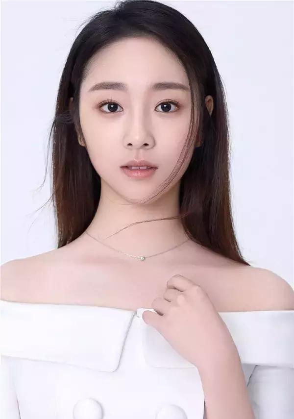 全国高校女神30强十月排行榜出炉，关晓彤颜值大众水平？！